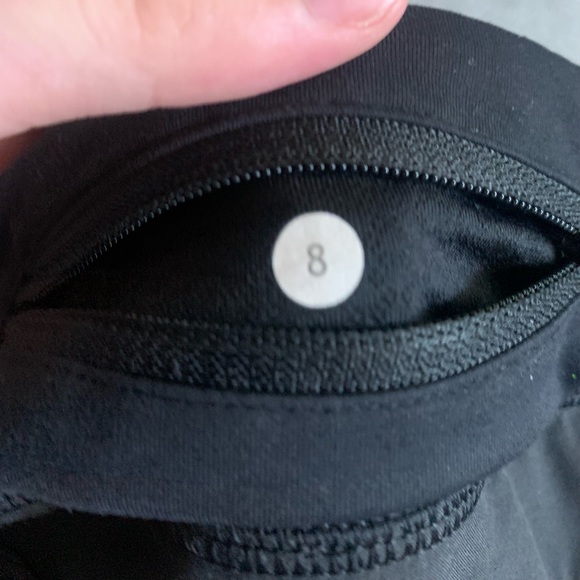 Lululemon Black Speed Ups 2.5’ sz 8 - Picture 2 of 4
